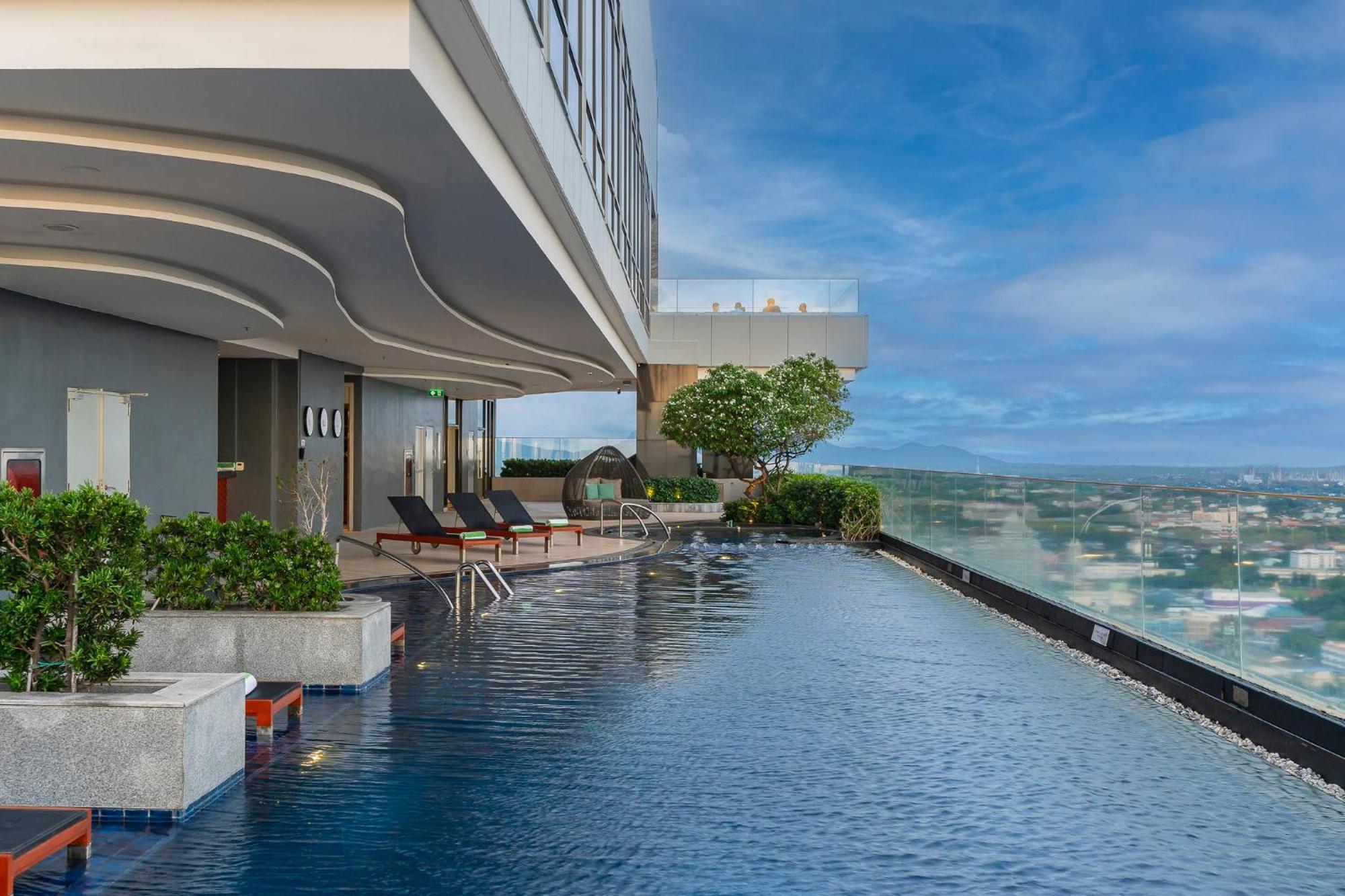 Holiday Inn & Suites Rayong City Centre By Ihg Exterior foto