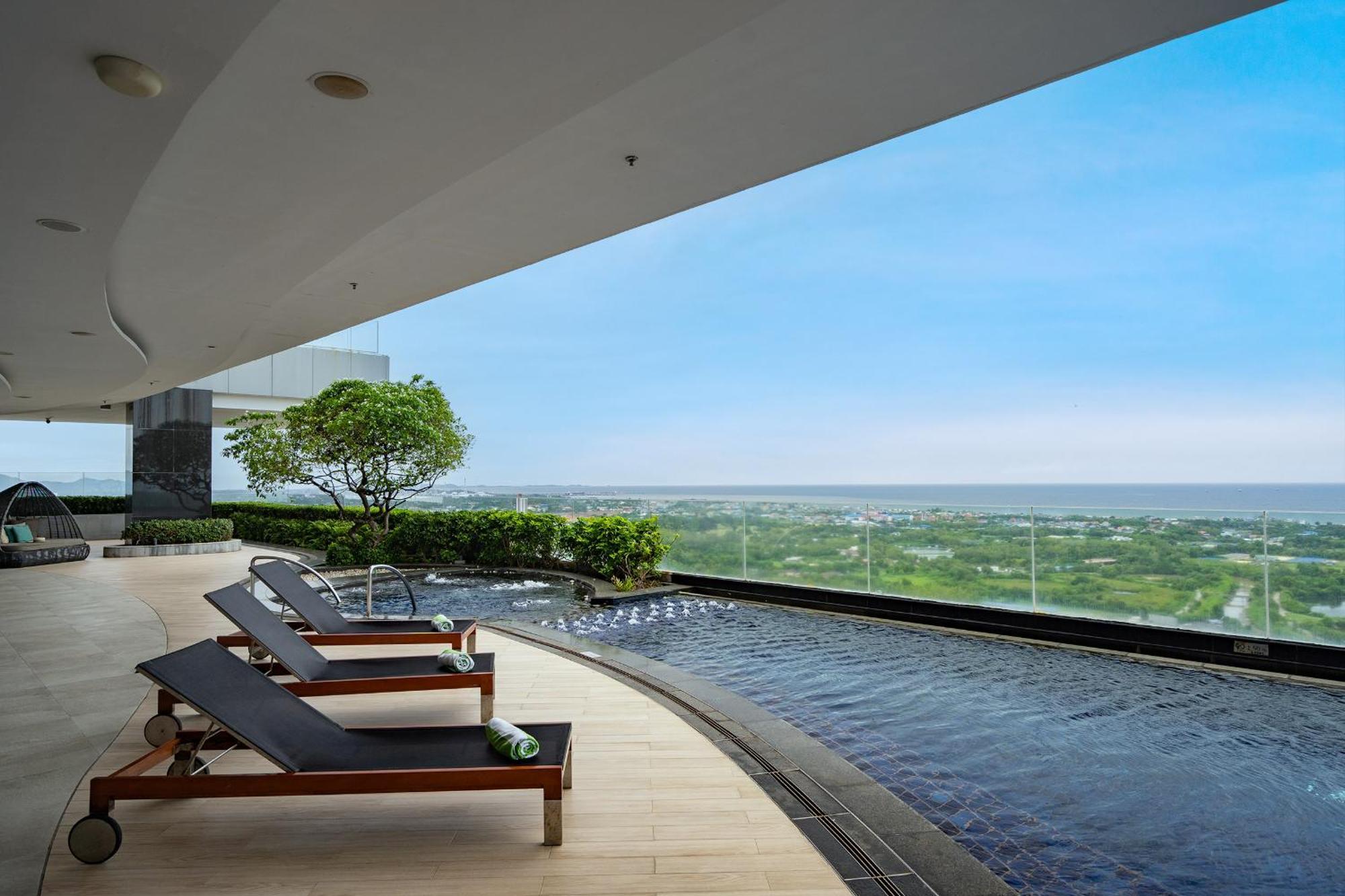 Holiday Inn & Suites Rayong City Centre By Ihg Exterior foto