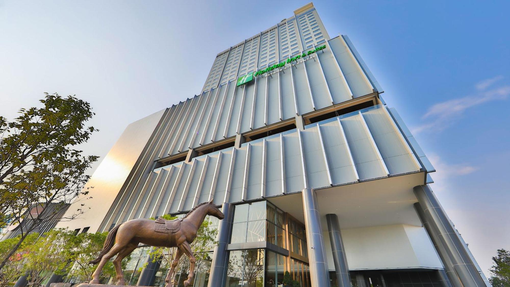 Holiday Inn & Suites Rayong City Centre By Ihg Exterior foto